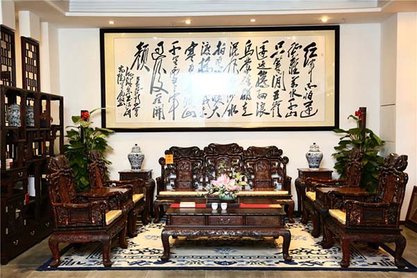 循昼夜起居节律陈设卧具，中式卧居安放深度安眠